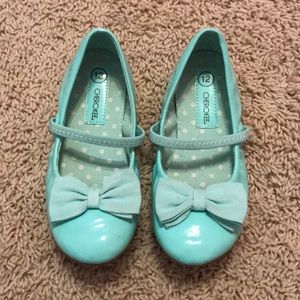 Light turquoise ballet flat with elastic strap